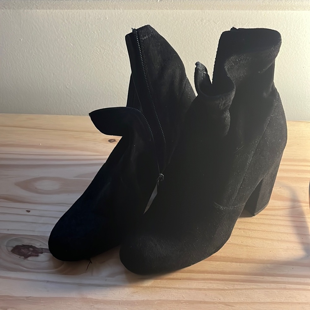 Steve Madden black booties